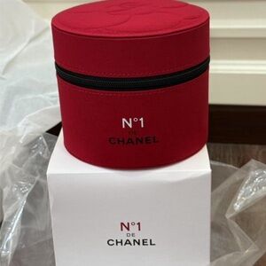 CHANEL N1 Round Cosmetic Case / Vanity